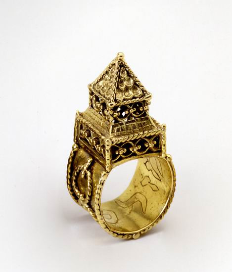 The Jewish Home: Dwelling on the Domestic, the Familial, and the Lived-In ('19–'20)